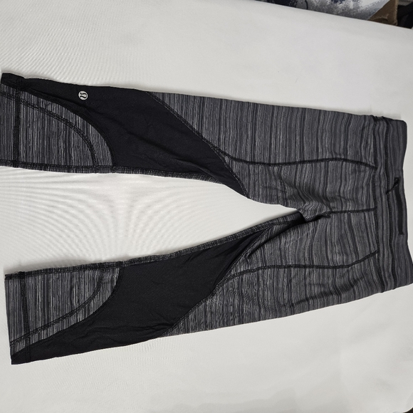 Lululemon Run Inspire Crop Leggings Cyber Stripe Deep Coal Black size 6 - Picture 12 of 16